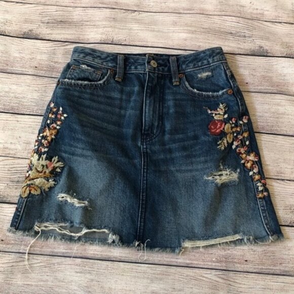 Abercrombie & Fitch Embroided Denim Skirt Size 24 - Picture 1 of 7
